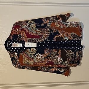 Chicos size 0. REVERSIBLE long sleeve button down shirt. Paisley print and solid